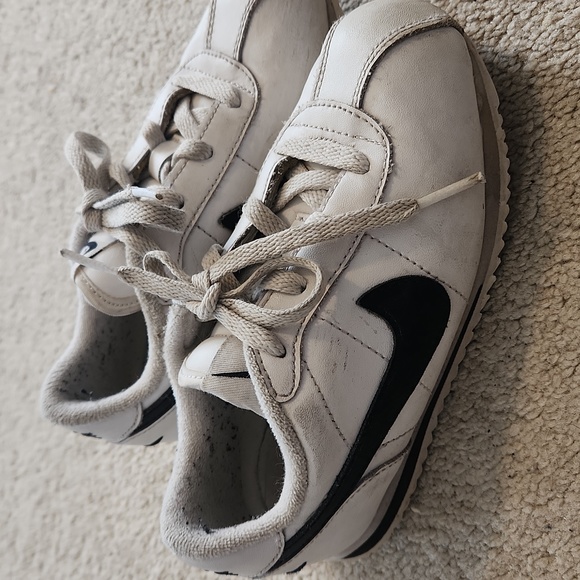 Nike shoes - Picture 1 of 4